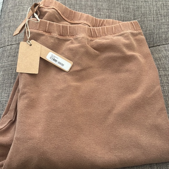 Skims Outdoor Leggings - Picture 3 of 8